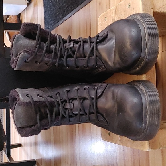 Dr Martens 1460 fur line black winter boots size 9 (40) - Picture 2 of 4